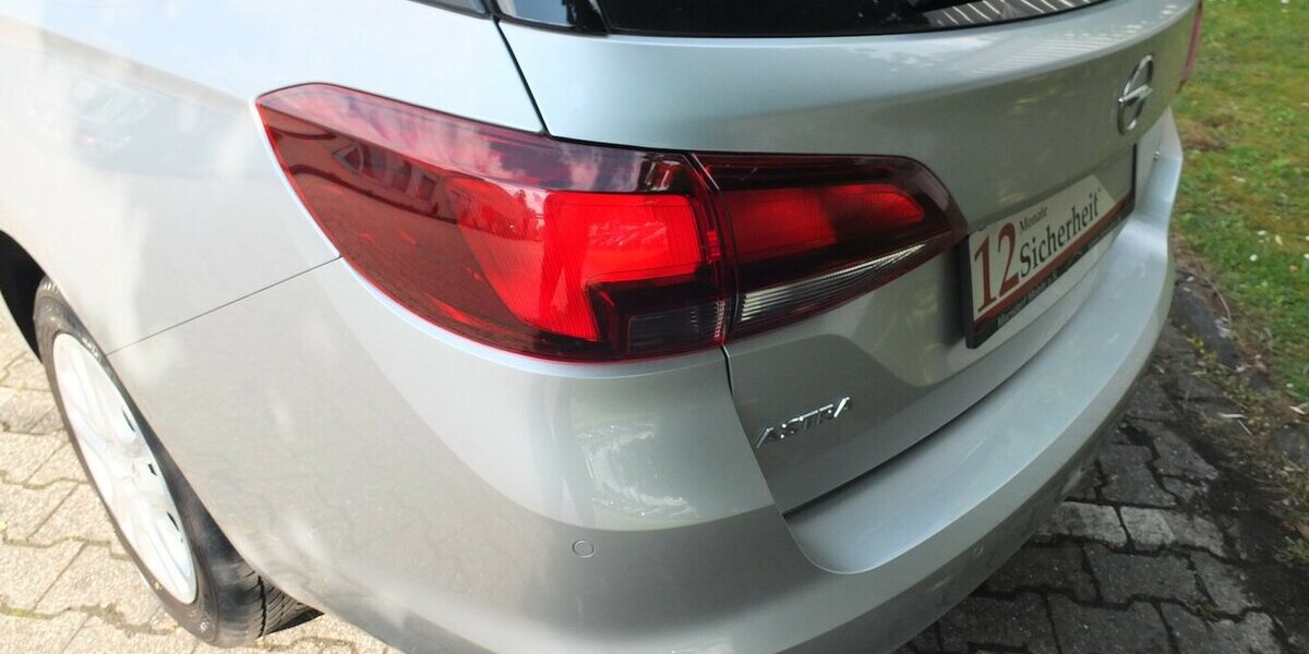 Opel Astra EDITION NAVI KLIMA TEMPOMAT BLUETOOTH 99.125 km 8.908 &euro; Köln 50858
