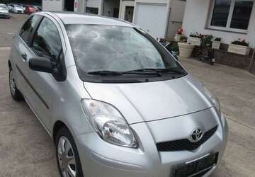 Toyota Yaris 73.500 km 6.400 &euro; Leverkusen 51371