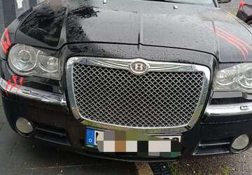 Chrysler 300C 228.000 km 5.999 &euro; Troisdorf 53842