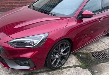 Ford Focus 75.000 km 16.980 &euro; Düsseldorf 40549