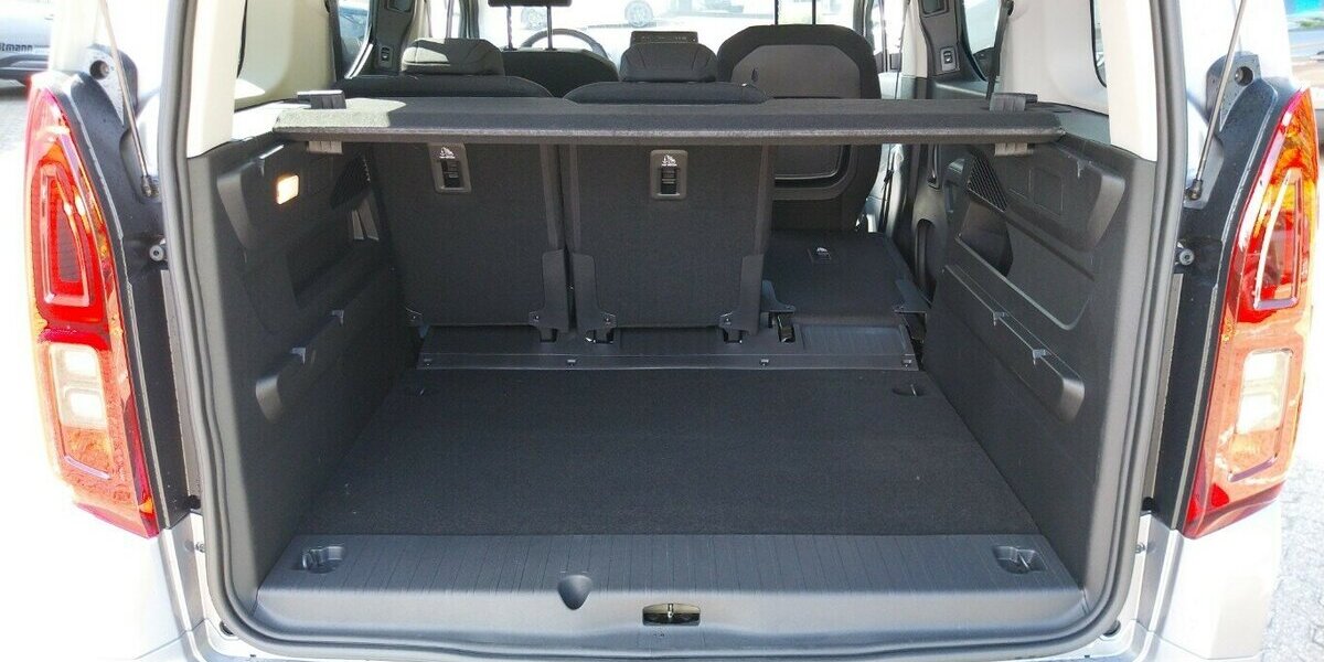 Opel Combo Life - e Ultimate 4.500 km 28.290 &euro; HAAN 42781