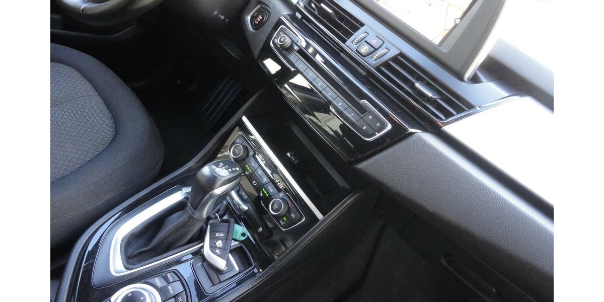 BMW 218 Active Tourer Autom Navi LED Klimatr.PDC SHZ 112.000 km 11.999 &euro; Neuss 41462