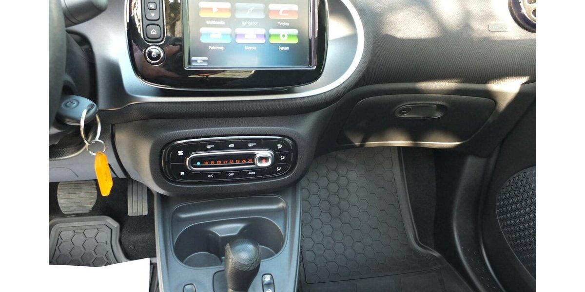 Smart ForTwo electric drive EQ PASSION KLIMAAUTOM SITZHE 35.255 km 10.804 &euro; Köln 50858