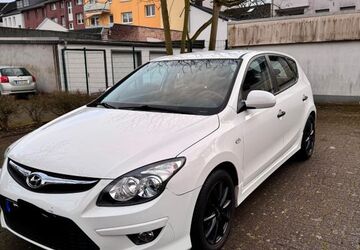 Hyundai i30 141.300 km 3.490 &euro; Neuss 41462