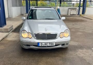 Mercedes-Benz 220 275.000 km 3.500 &euro; Düsseldorf 40237