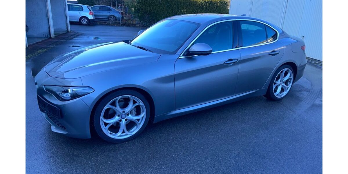 Alfa Romeo Giulia 121.800 km 18.100 &euro; Remscheid 42855