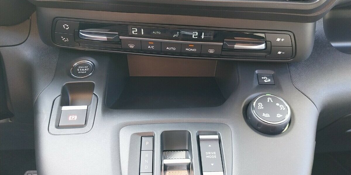 Opel Combo Life - e Ultimate 4.500 km 28.290 &euro; HAAN 42781