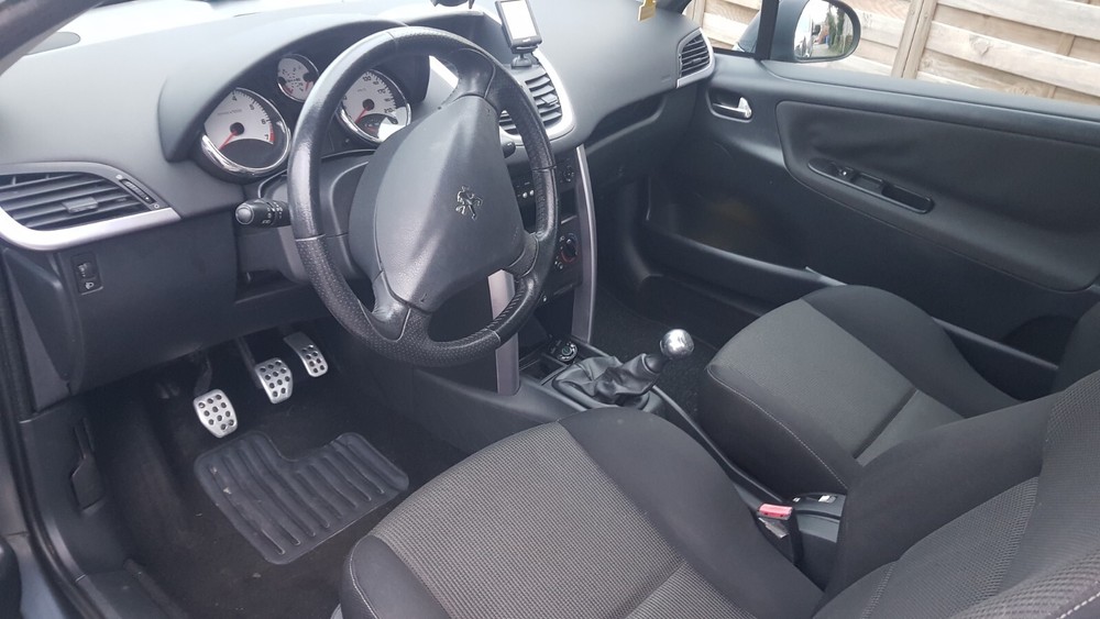 Peugeot 207cc Cabrio Coupe Sport 141.750 km 3.890 &euro; Pulheim 50259