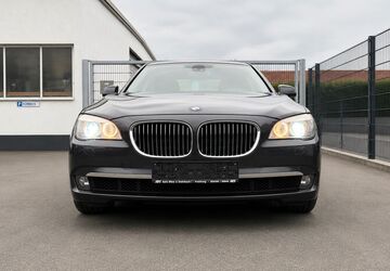 BMW 740 205.278 km 12.490 &euro; Leverkusen 51381