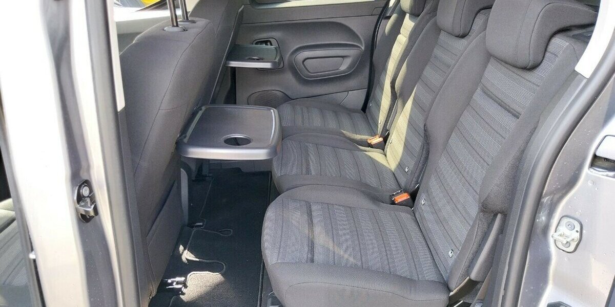 Opel Combo Life - e Ultimate 4.500 km 28.290 &euro; HAAN 42781