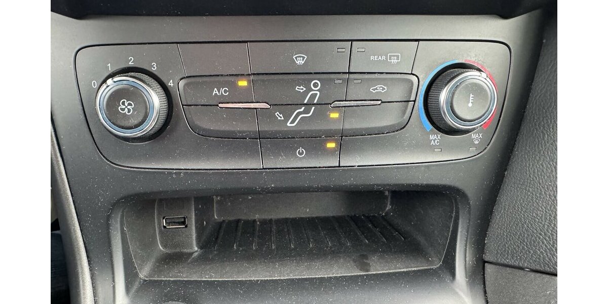 Ford Focus Klima Navi Zahnr.+Wa.-PumpeNeu SR+WR 1.Hd. 115.000 km 6.900 &euro; Erftstadt 50374