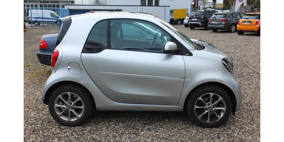 Smart ForTwo PASSION NAVI PANORAMA KLIMAAUTOMATIK SHZ 96.799 km 8.904 &euro; Köln 50858