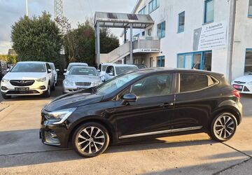 Renault Clio 157.021 km 8.900 &euro; Hilden 40721