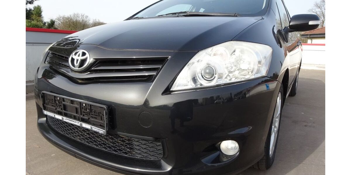 Toyota Auris 76.000 km 6.890 &euro; Solingen 42719
