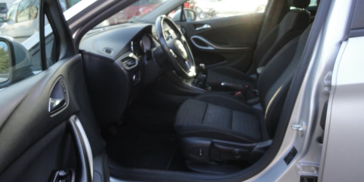 Opel Astra Edition 1,4 Klimatr. PDC V+H Allwetter Shz 90.000 km 8.990 &euro; Neuss 41462