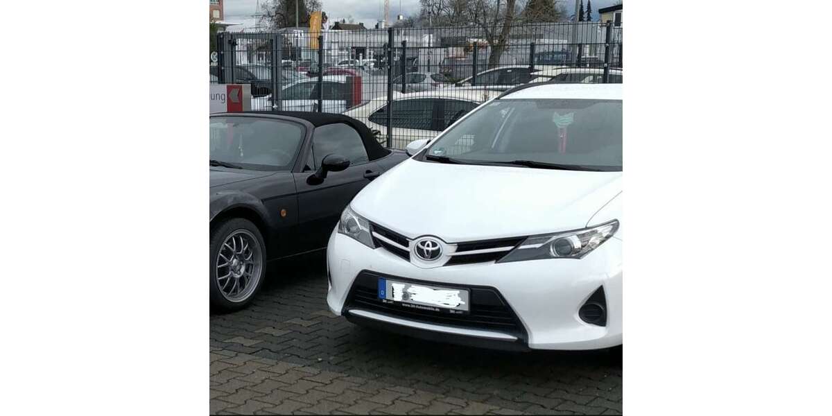 Toyota Auris 118.000 km 8.999 &euro; Niederkassel-Lülsdorf 53859
