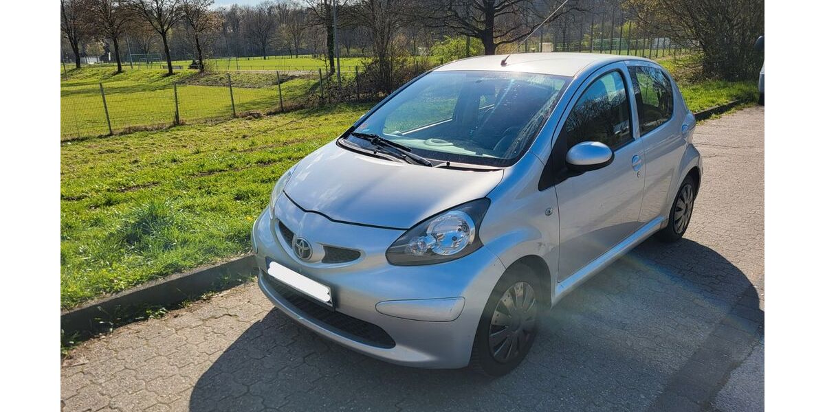 Toyota Aygo (X) 158.980 km 1.899 &euro; Overath 51491