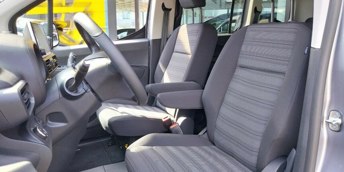 Opel Combo Life - e Ultimate 4.500 km 28.290 &euro; HAAN 42781