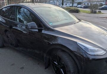 Tesla Model Y 36.500 km 29.900 &euro; Troisdorf 53842