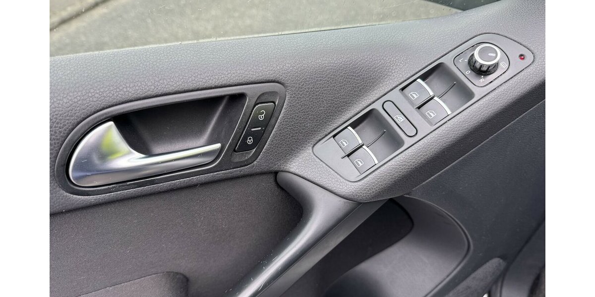 VW Tiguan 2.0TSI DSG 4-Motion Xenon AHK SR+WR 1.Hd 109.500 km 11.400 &euro; Erftstadt 50374