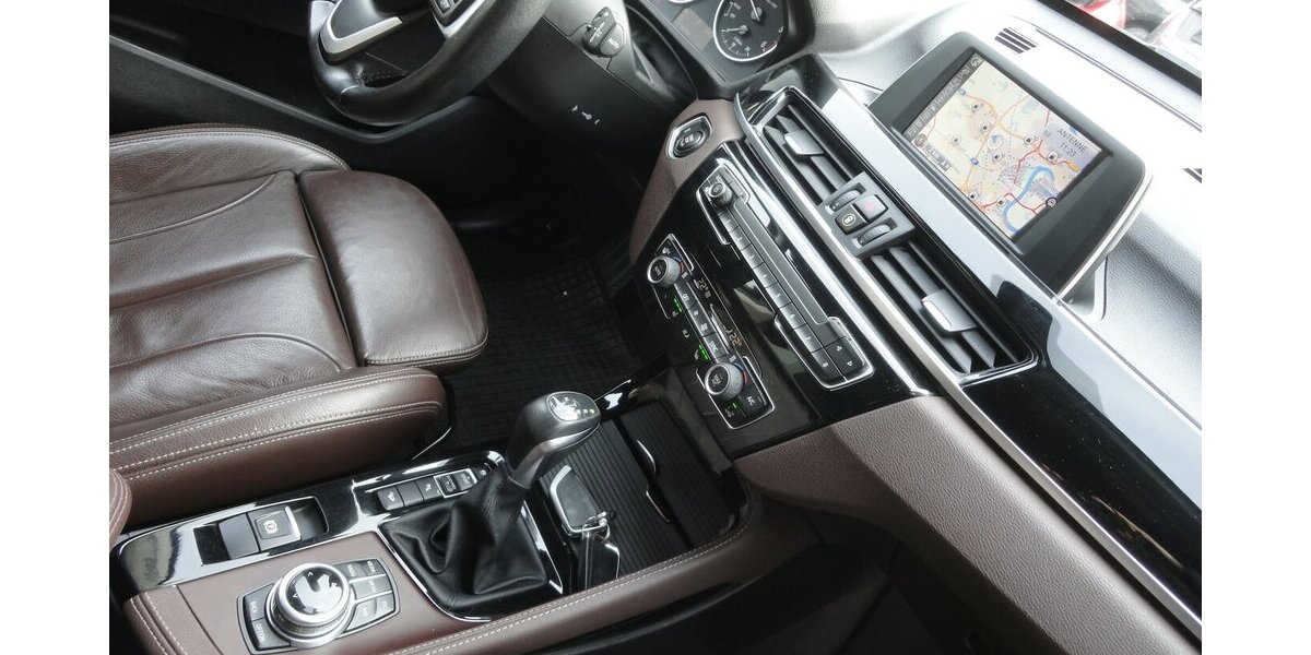 BMW X1 20 d xLine 4x4 Autom Navi Leder SHZ PDC LED 208.000 km 14.999 &euro; Neuss 41462