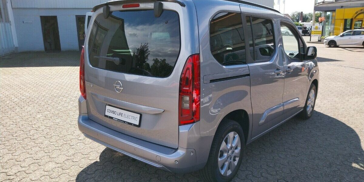 Opel Combo Life - e Ultimate 4.500 km 28.290 &euro; HAAN 42781