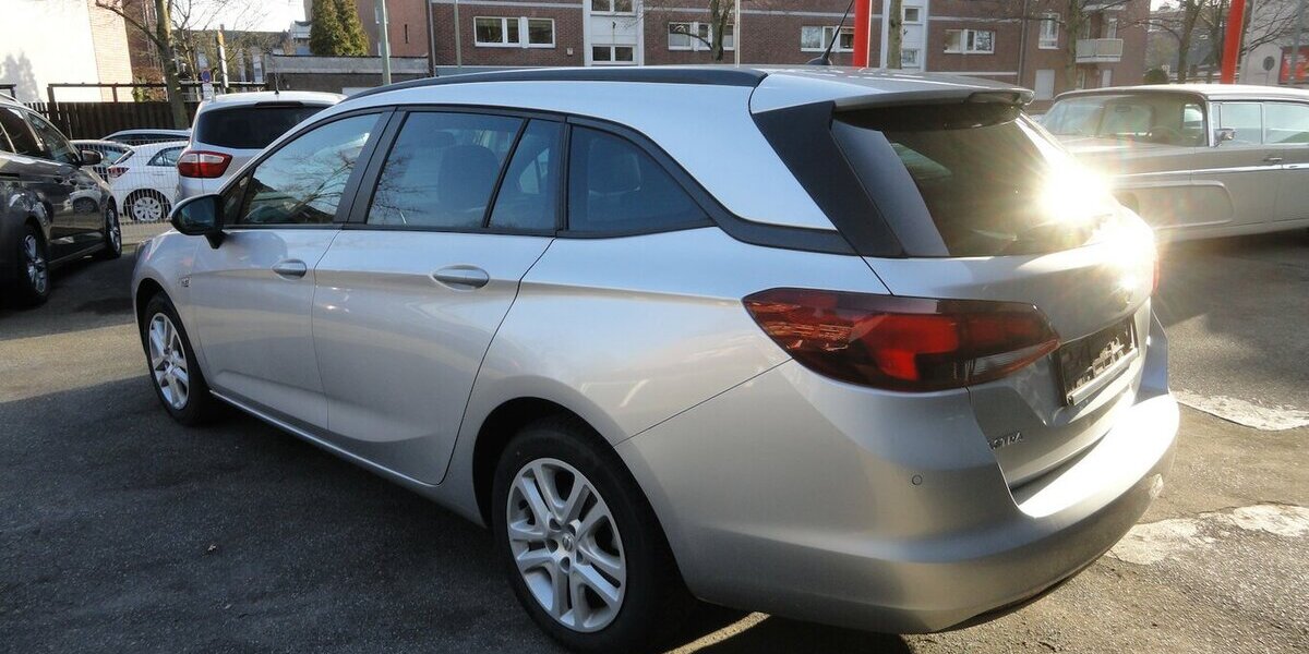 Opel Astra Edition 1,4 Klimatr. PDC V+H Allwetter Shz 90.000 km 8.990 &euro; Neuss 41462