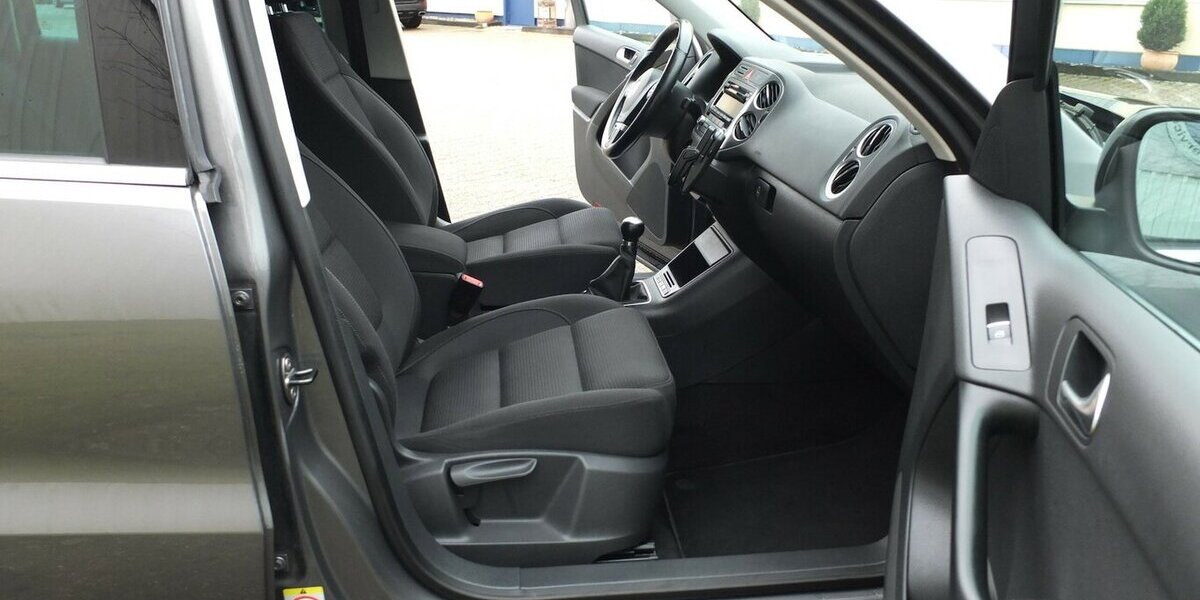 VW Tiguan TEAM orig.ATM ca 52 tkm XENON AHK PARKPILOT 112.432 km 9.698 &euro; Köln 50858