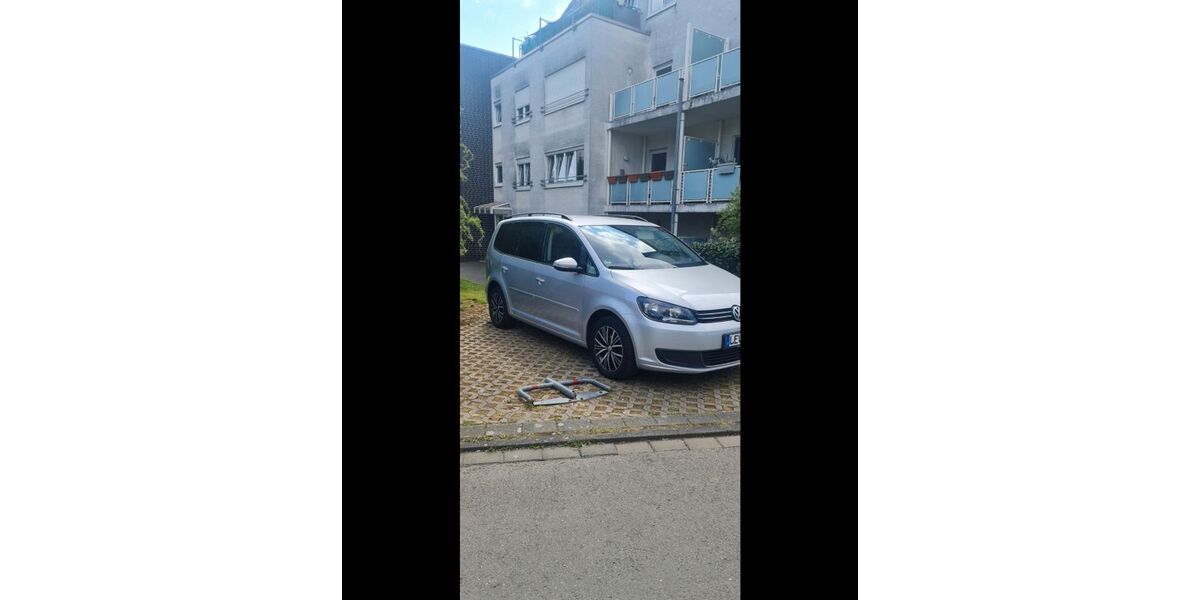 VW Touran 178.500 km 7.399 &euro; Leverkusen 51371