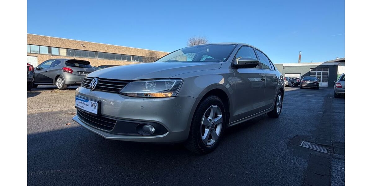 VW Jetta 111.740 km 7.990 &euro; Düsseldorf 40233