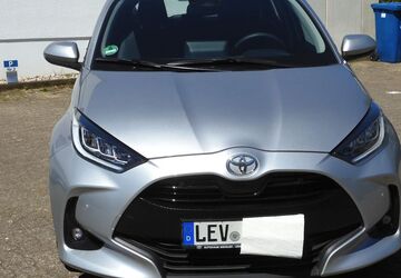 Toyota Yaris 5.280 km 17.750 &euro; Leverkusen 51375