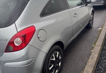 Opel Corsa D 135.201 km 3.290 &euro; Düsseldorf 40213