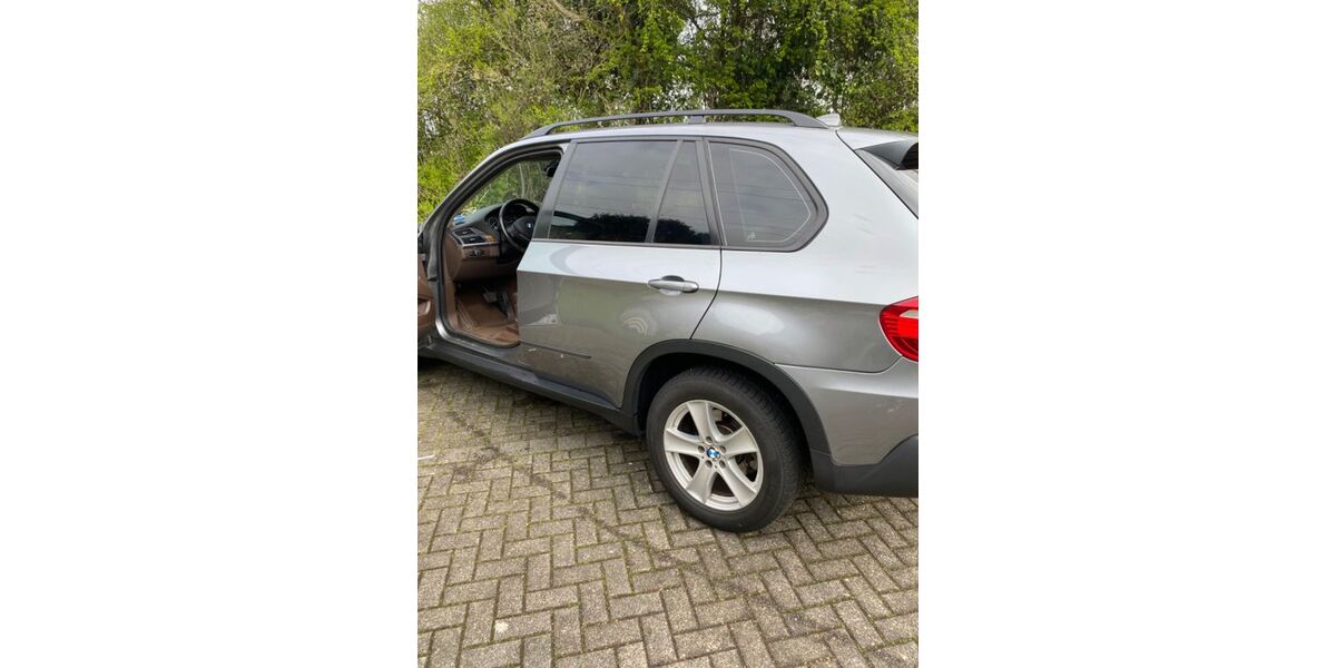 BMW X5 326.000 km 5.900 &euro; Leverkusen 51371