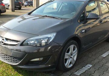 Opel Astra ACTIVE KLIMAANLAGE 17 ZOLL LMF TEMPOMAT 92.855 km 7.908 &euro; Köln 50858