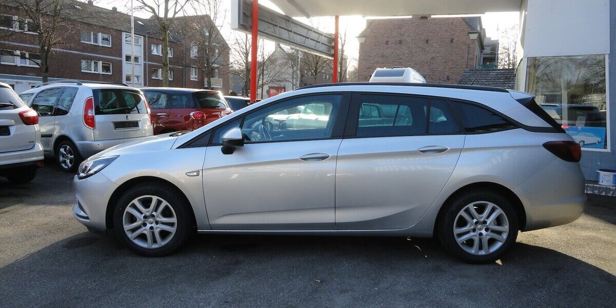 Opel Astra Edition 1,4 Klimatr. PDC V+H Allwetter Shz 90.000 km 8.990 &euro; Neuss 41462