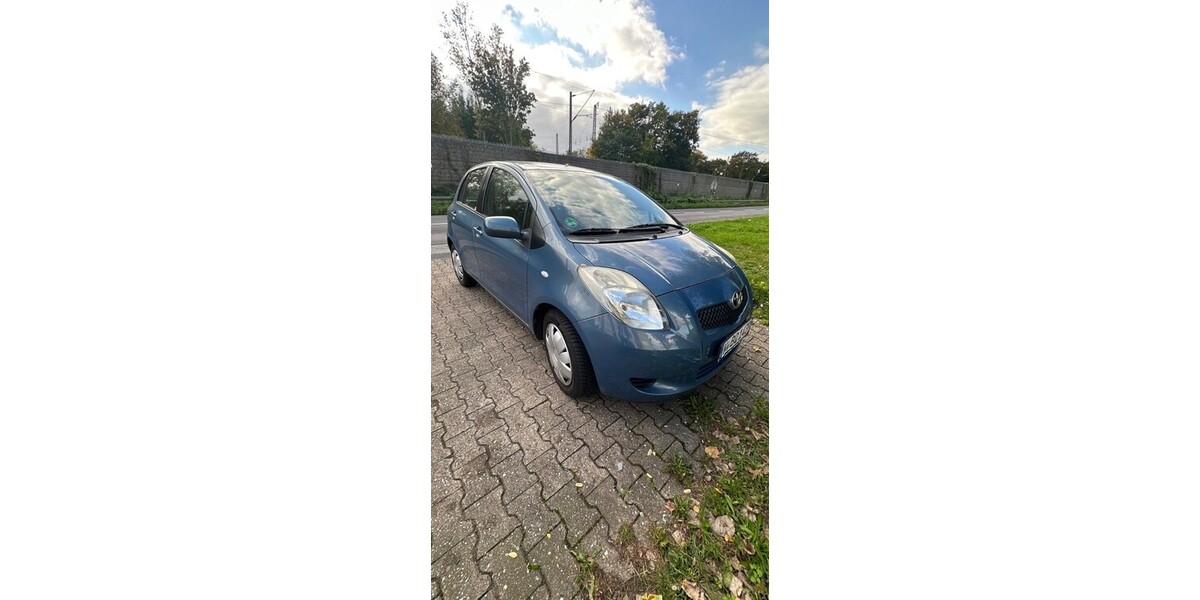 Toyota Yaris 157.400 km 2.700 &euro; Köln 50667