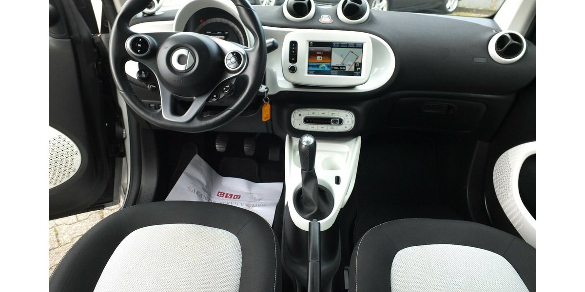 Smart ForTwo PASSION NAVI PANORAMA KLIMAAUTOMATIK SHZ 96.799 km 8.904 &euro; Köln 50858