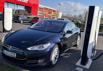 Tesla Model S 220.400 km 18.900 &euro; Düsseldorf 40225