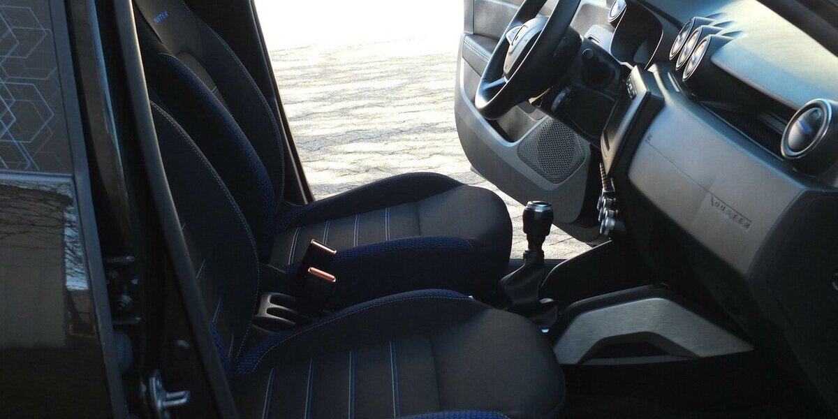 Dacia Duster II CELEBRATION HYBRID NAVI KAMERA 17 ZOLL 63.155 km 12.704 &euro; Köln 50858