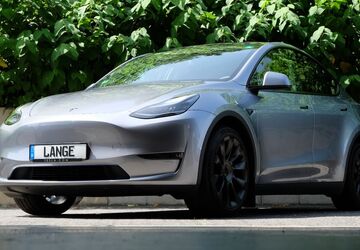 Tesla Model Y 31.629 km 44.980 &euro; Köln 50996