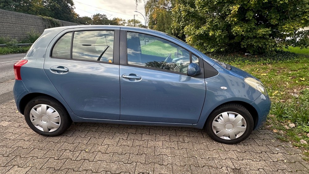 Toyota Yaris 157.400 km 2.700 &euro; Köln 50667