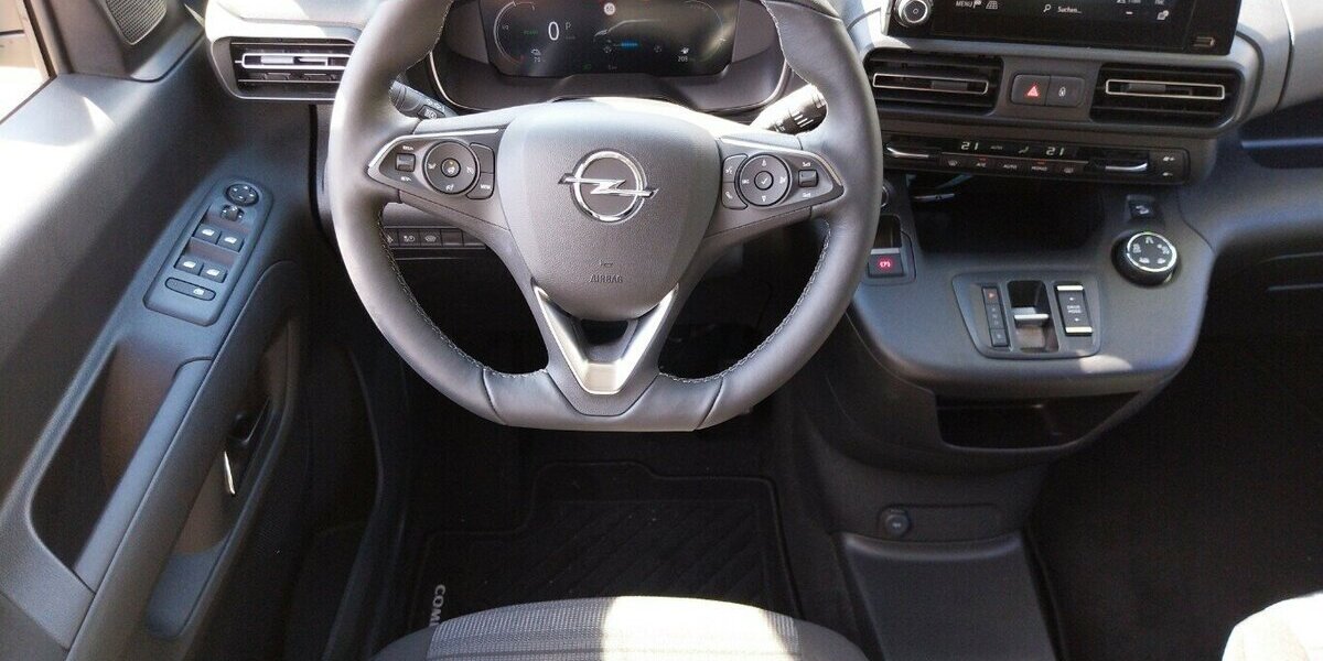 Opel Combo Life - e Ultimate 4.500 km 28.290 &euro; HAAN 42781