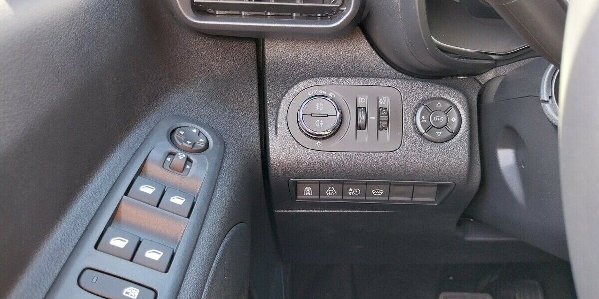 Opel Combo Life - e Ultimate 4.500 km 28.290 &euro; HAAN 42781